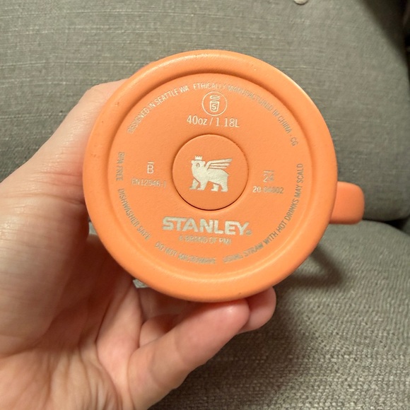 Stanley Nectarine 40oz Tumbler - Picture 4 of 4